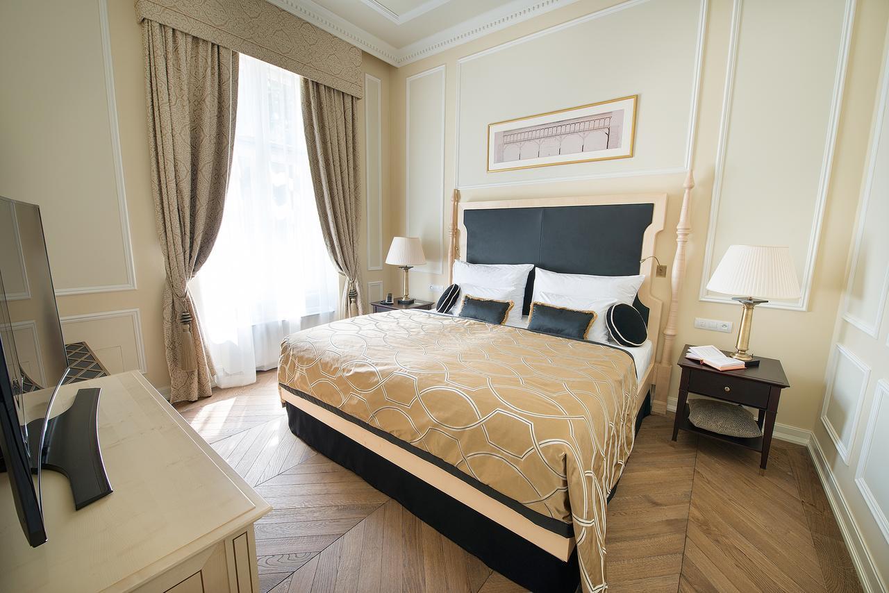 Wilson Deluxe Junior Suite (including daily refilled free mini bar)