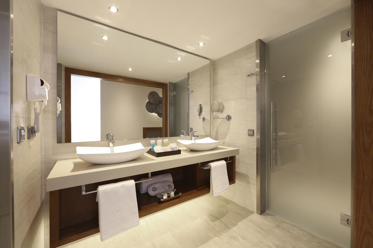 Suite avec Bain à Remous Extérieur sur le Toit - Connexion Wi-Fi Gratuite - Vue sur Ciel