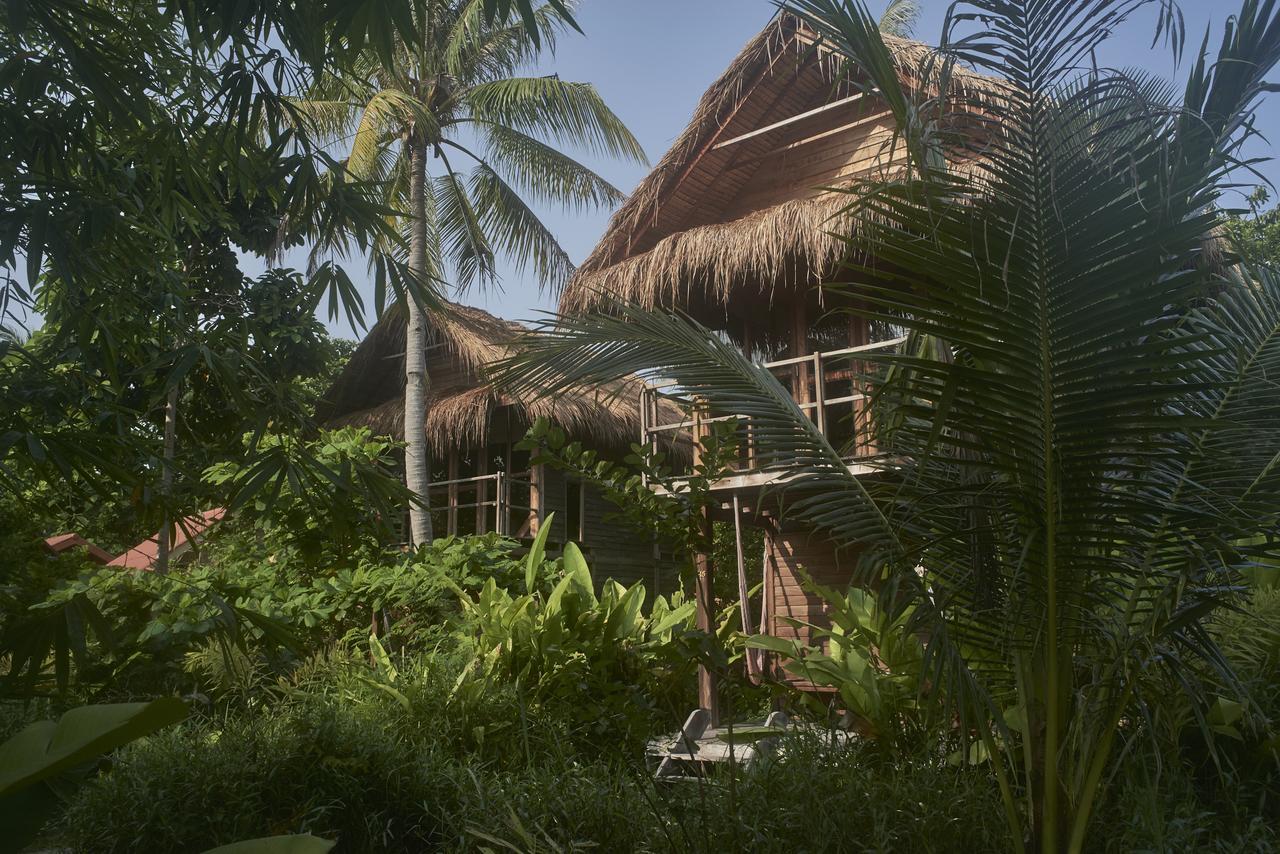 Large Breezy Bungalow Garden View