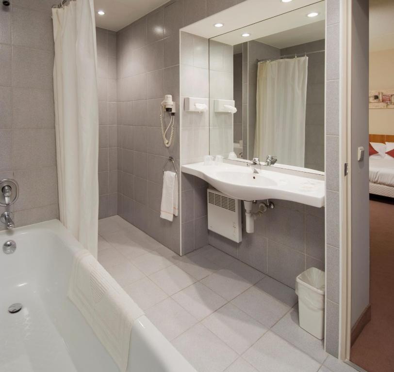 Deluxe Room with Private Terrace,61942489:JPEG