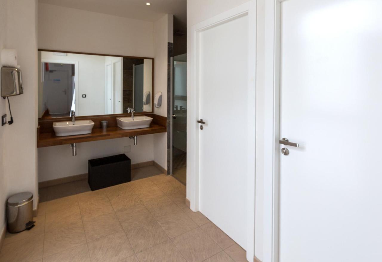 Bed 8-Bed Dormitory Room En-Suite Bathroom