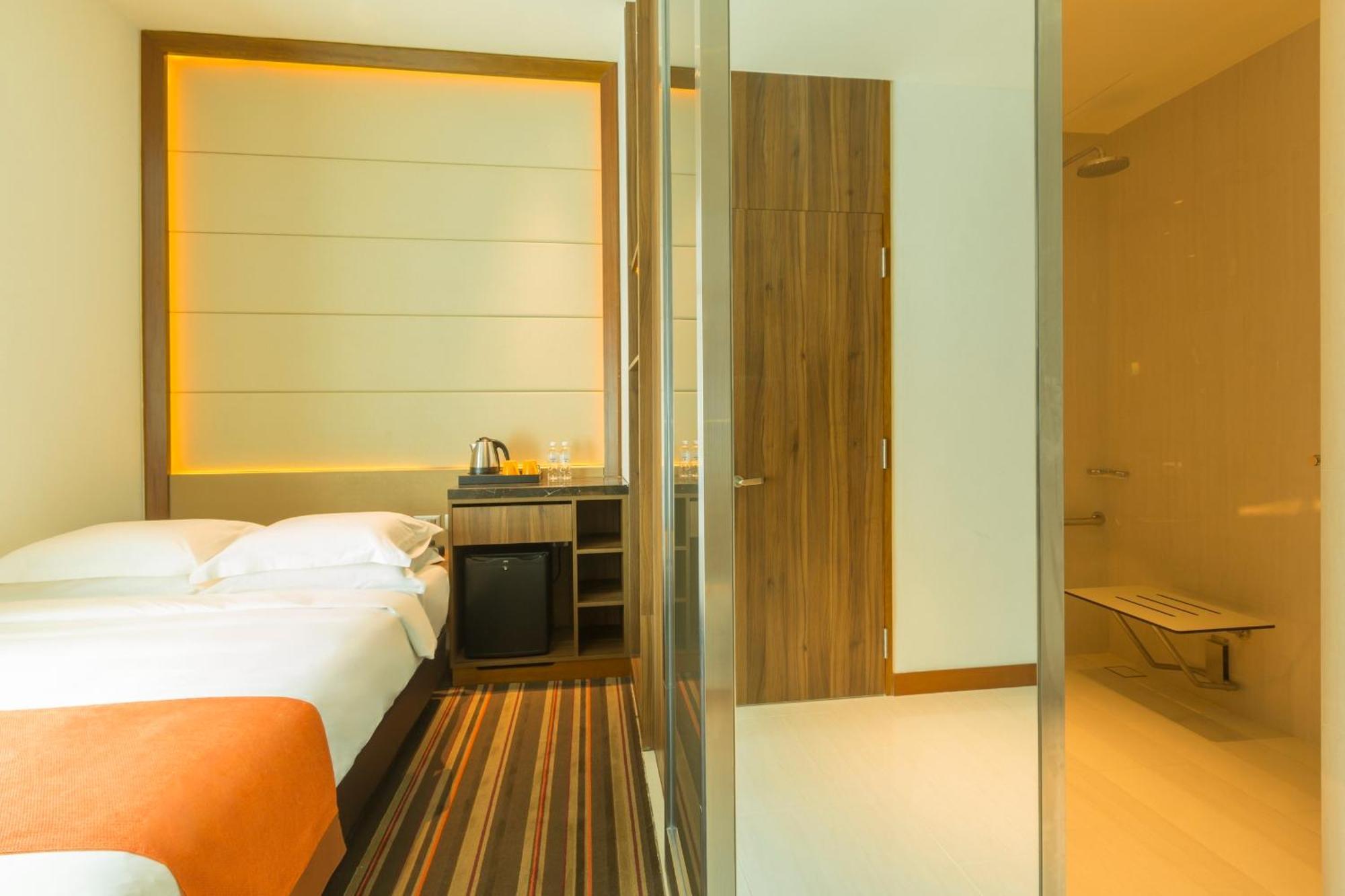 Queen Room - Accessible with Free Breakfast,1181371924:JPEG