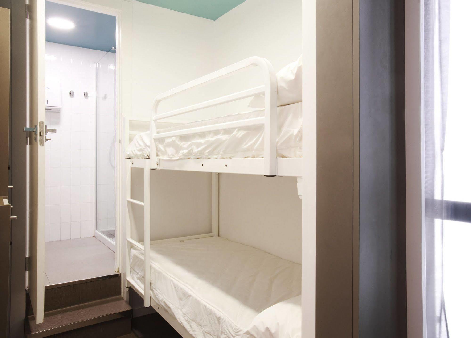 Vierpersoonskamer met Badkamer