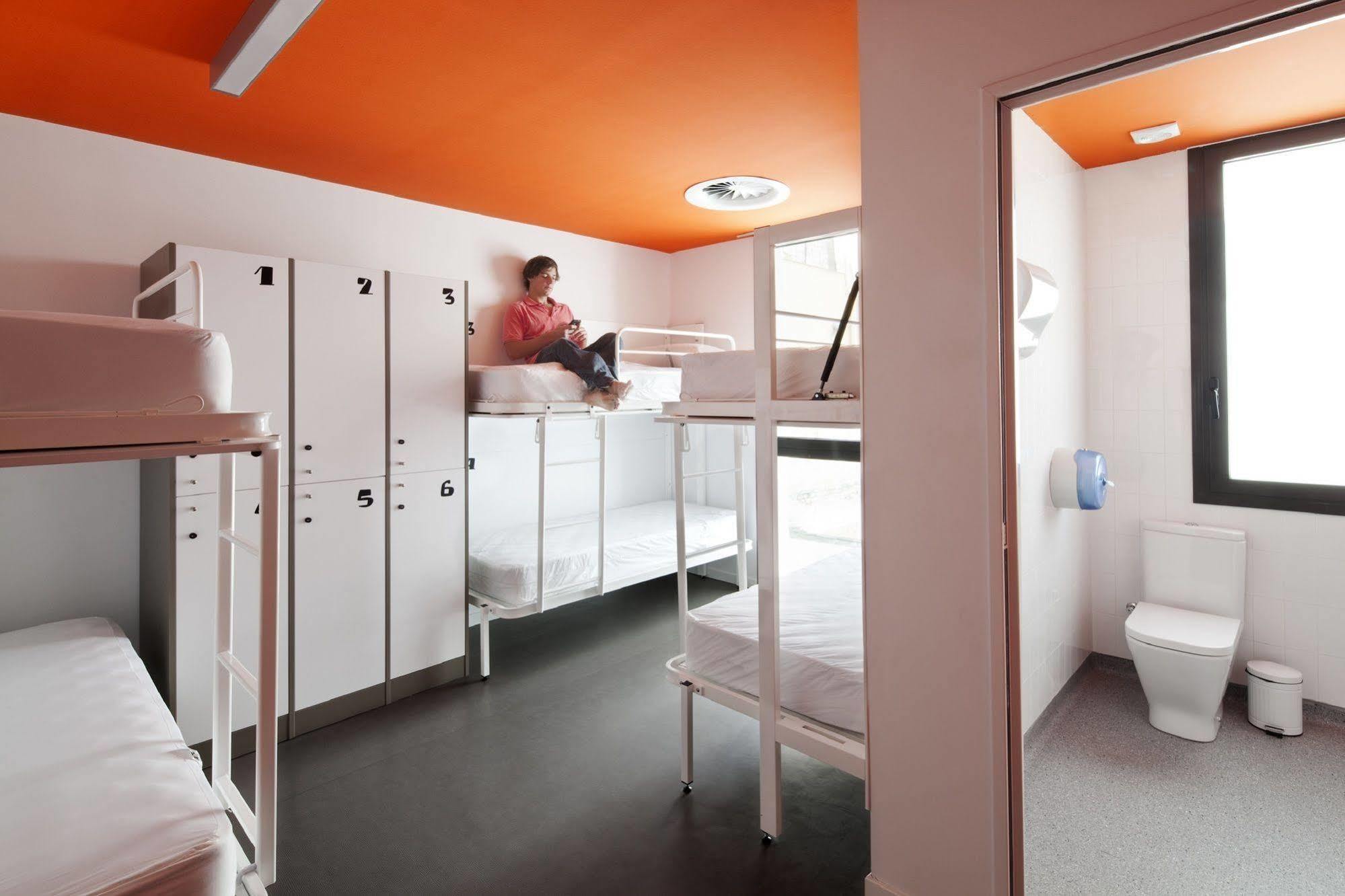 Bed in Slaapzaal voor 8 Personen met Eigen Badkamer