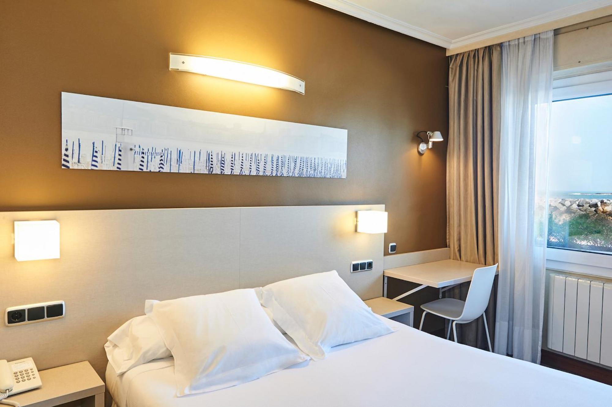 Double or Twin Room Sea View