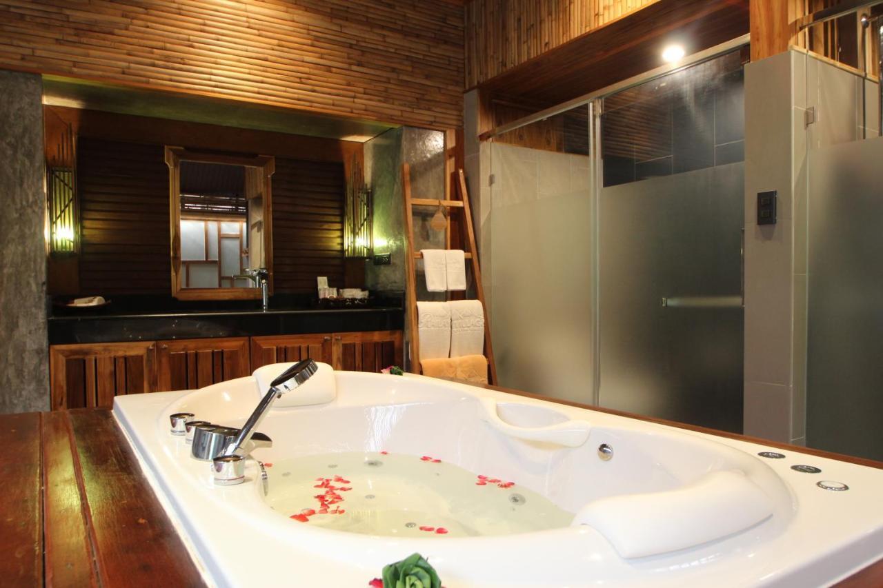 Honeymoon Suite