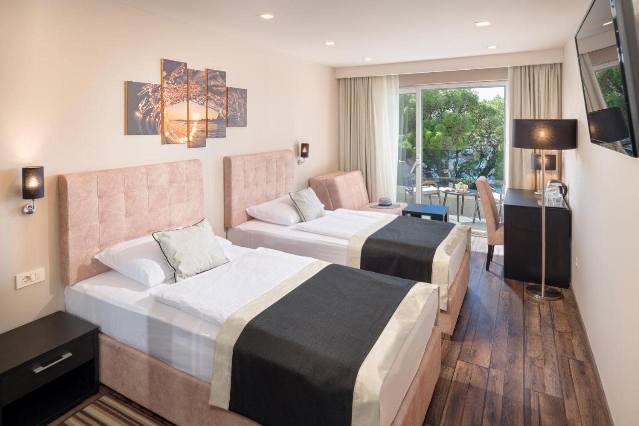 Superior Room with Balcony with Sea View