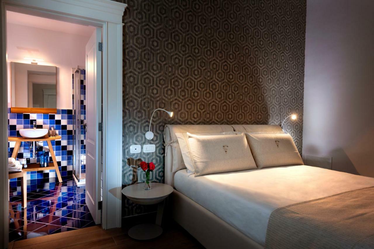 Deluxe Room,787899747:JPEG