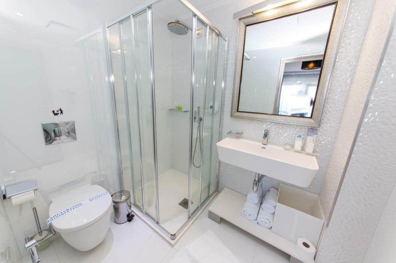 Double or Twin Room with Side Sea View
