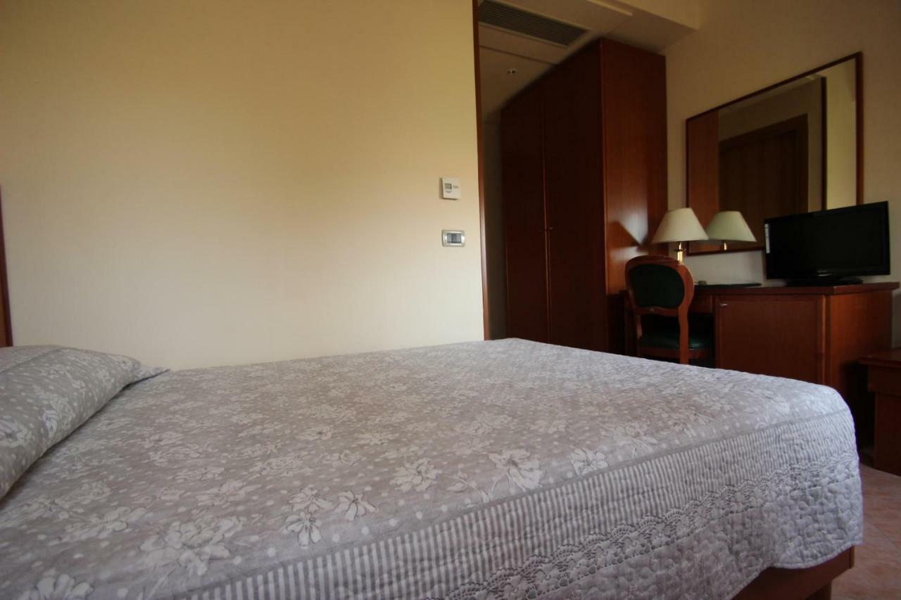 Standard Single Room,806506095:JPEG