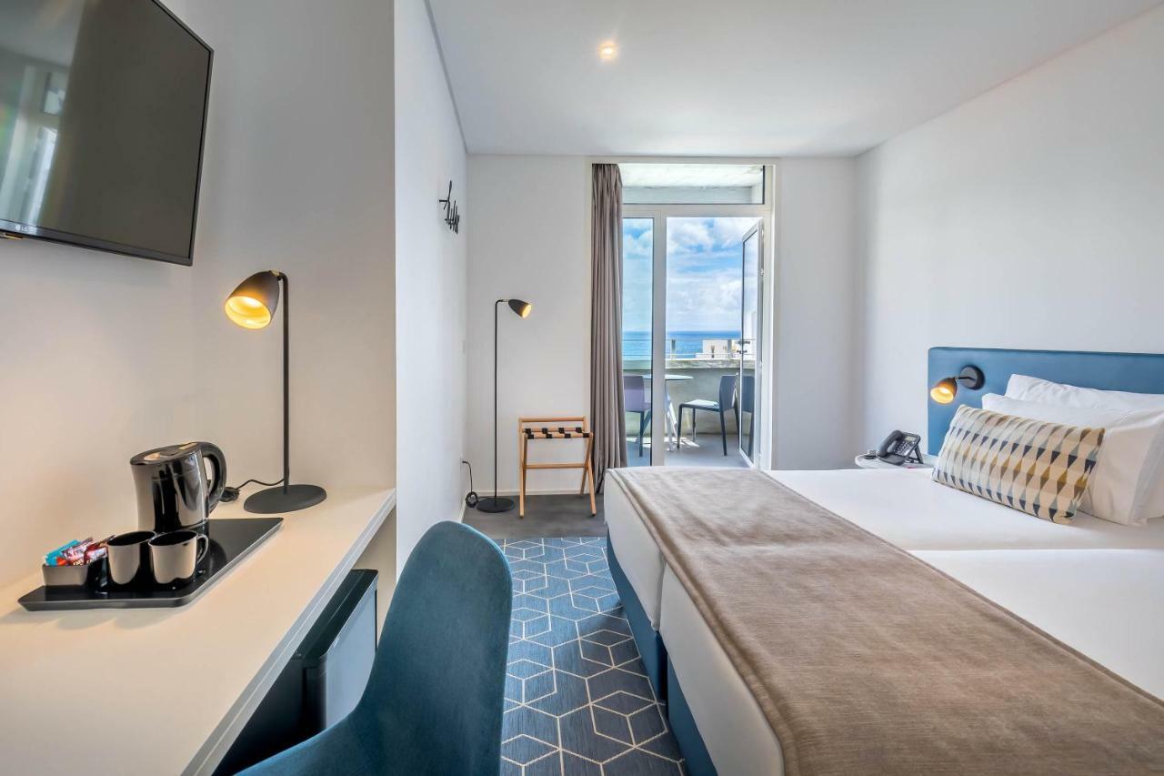 Double or Twin Room with Sea View