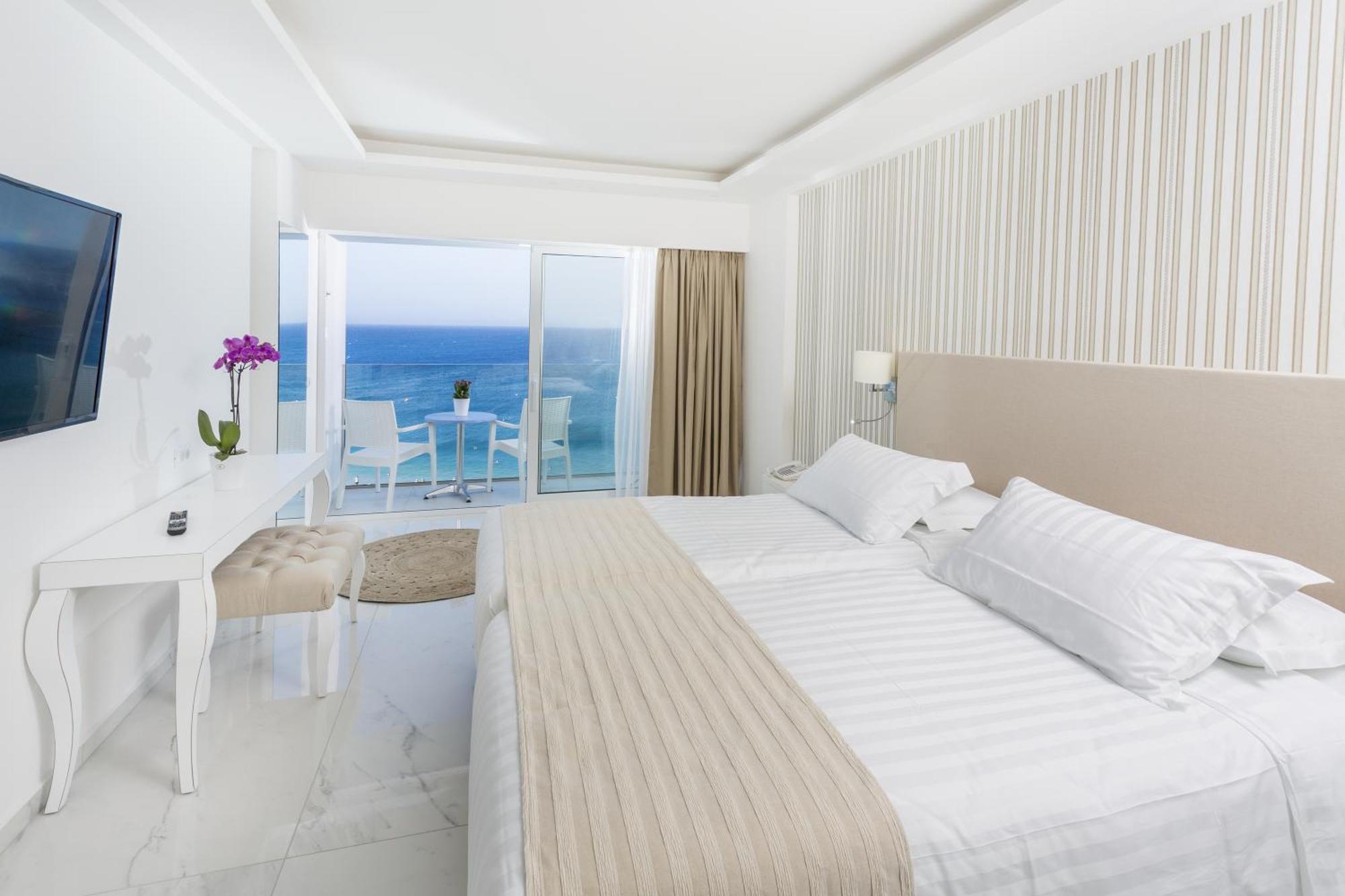 Double or Twin Room Beach Front,1432077184:JPEG