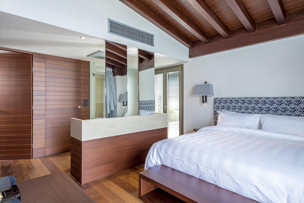 One-Bedroom Suite with Sea View