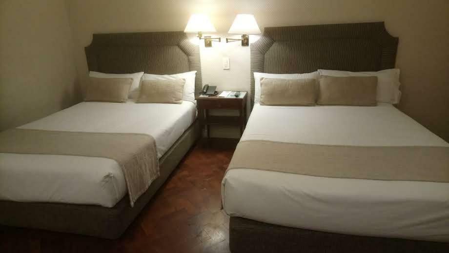 Tweepersoonskamer met 2 Aparte Bedden