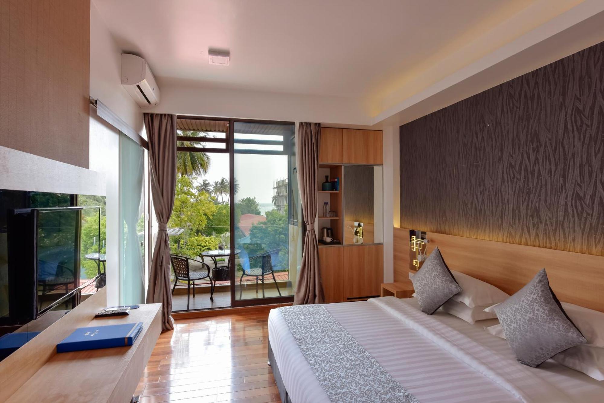 Deluxe Double Room Balcony Island View