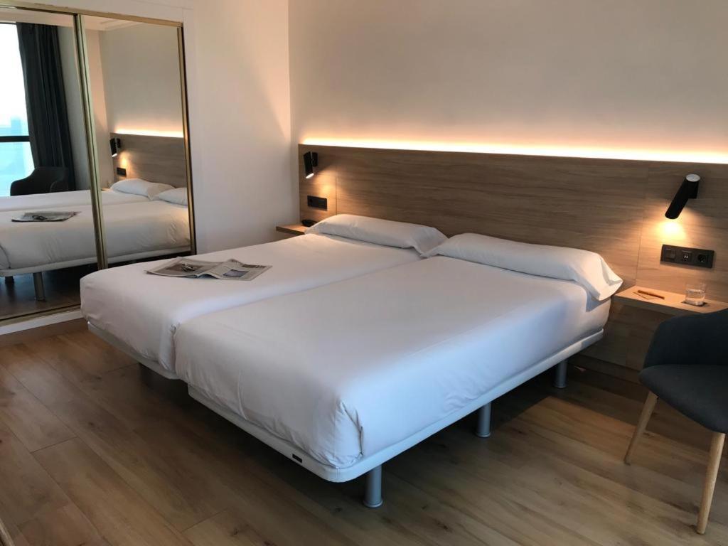Standard Twin Room with Sea View,977155624:JPEG