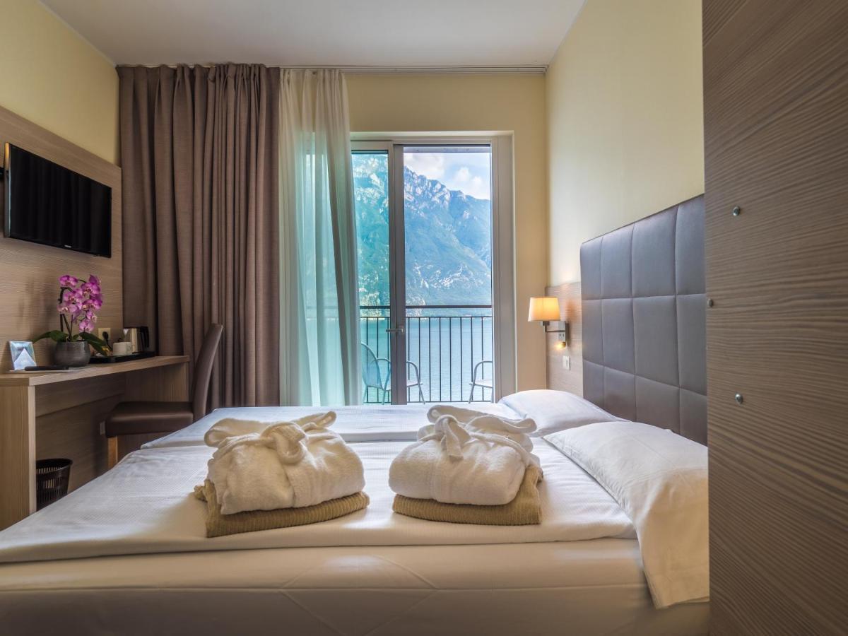 Tweepersoonskamer met Balkon en Uitzicht op het Meer