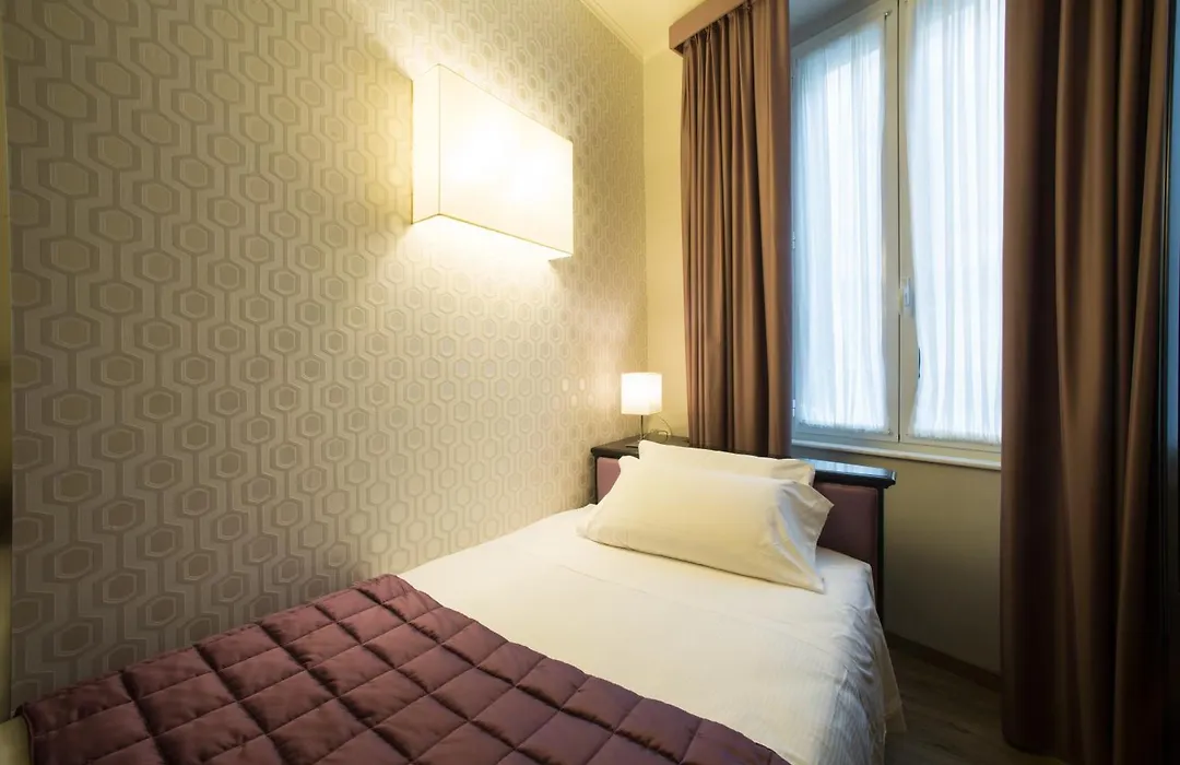 Hotel Montreal-1