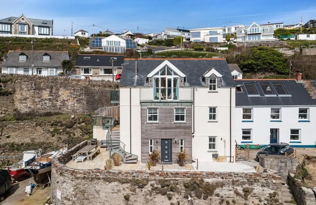 Harbour Master'S House-1