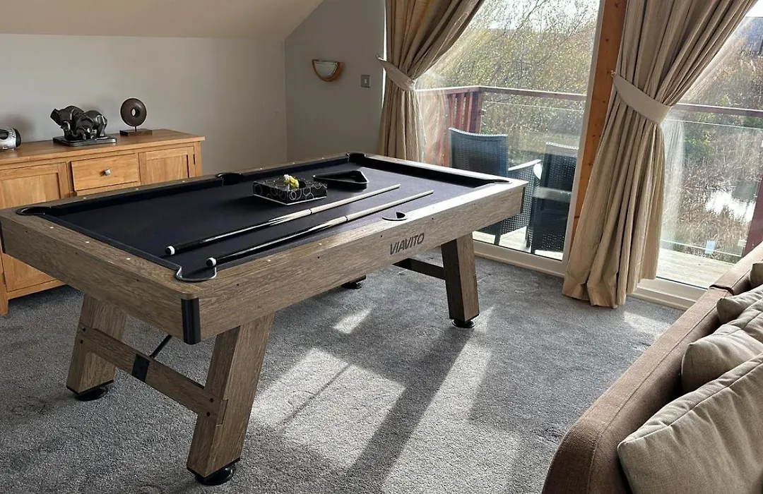 Swallow Lodge With Hot Tub, Dogs Welcome Sleeps 8, Great Resort Facilities-1