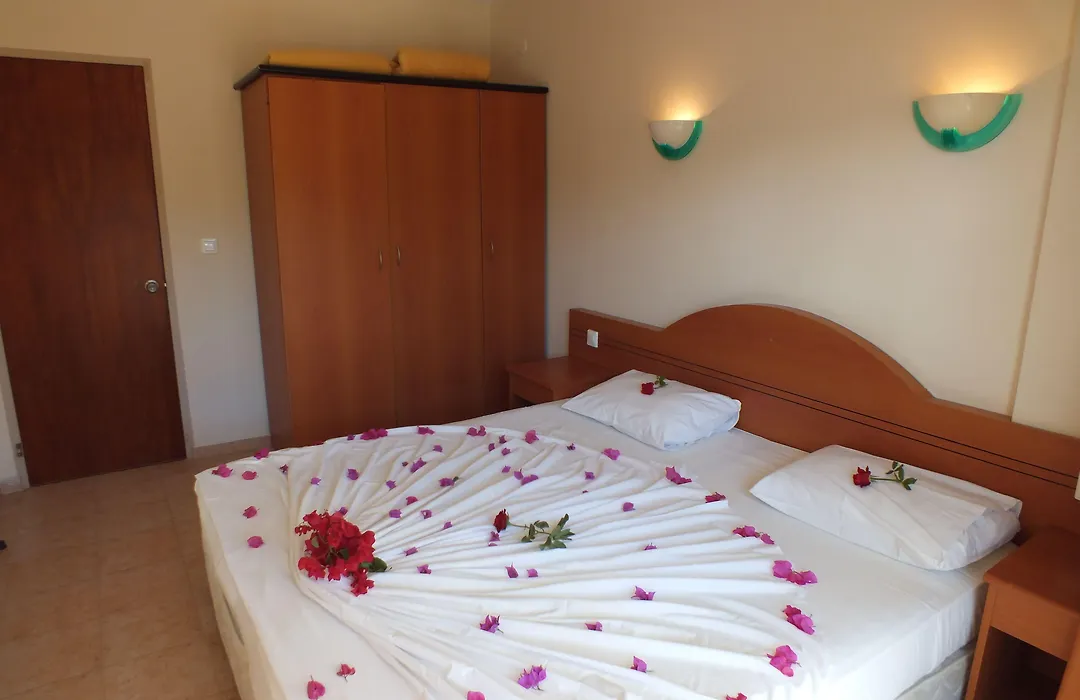 Tuntas Family Suites Kusadasi-1