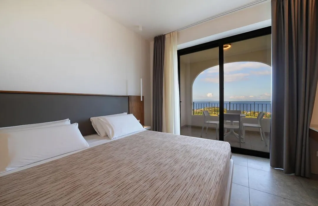 LUZIA AGRIRESORT - Piscina Panoramica e vista Mare a Capo Vaticano-1