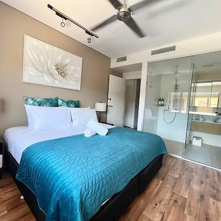 Luxury Waterfront Apartment-3