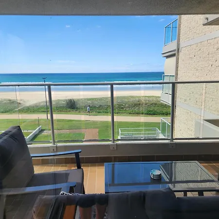 Pacific Surf Absolute Beachfront Apartments-3