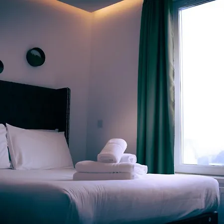 Oyo Newquay Beach Hotel-2