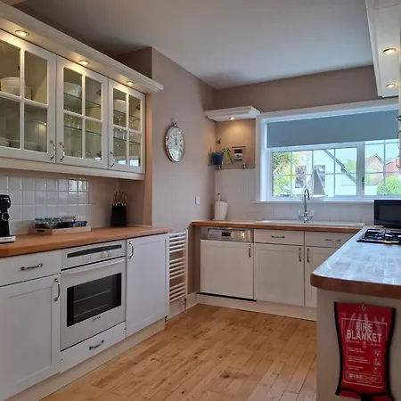 Panorama House - 400M From Sandbanks Beach-3