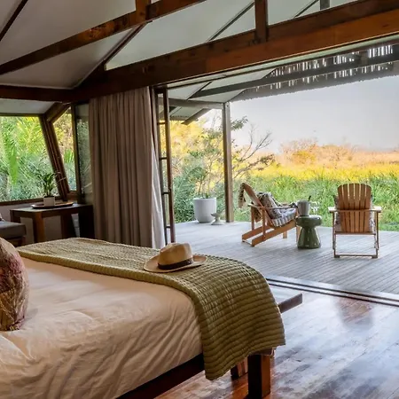 Makakatana Bay Lodge-2