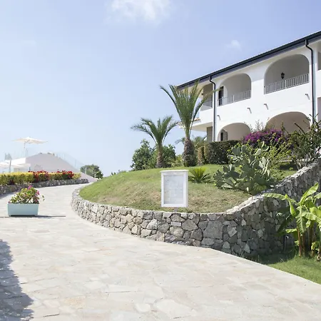 LUZIA AGRIRESORT - Piscina Panoramica e vista Mare a Capo Vaticano-2