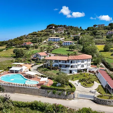 LUZIA AGRIRESORT - Piscina Panoramica e vista Mare a Capo Vaticano-3