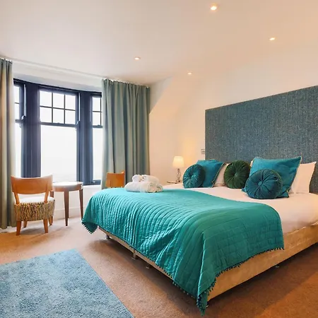Beachcliff Hotel And Apartments-3