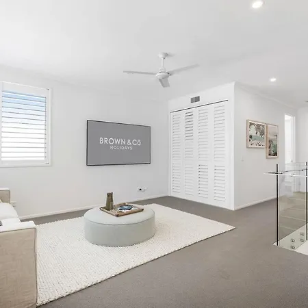 Lucy - Noosa - Noosaville-3