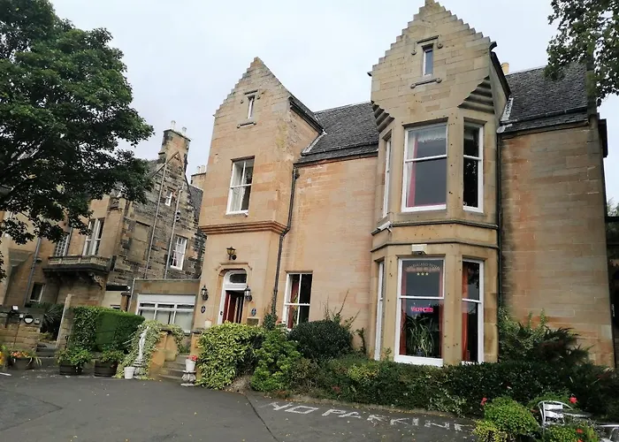 Central hotel: Cumberland Hotel