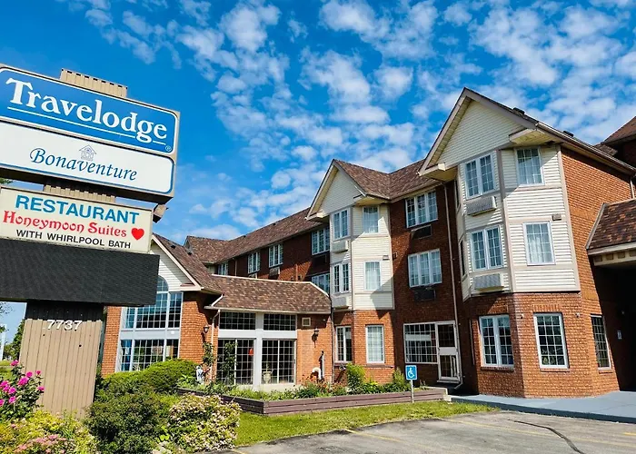 Dog friendly hotels Travelodge By Wyndham Niagara Falls Lundys Lane