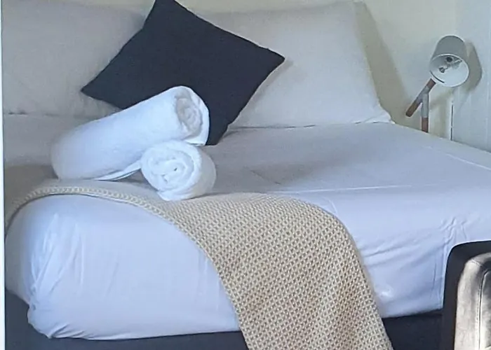 Batemans Bay Holiday Park & Hostel