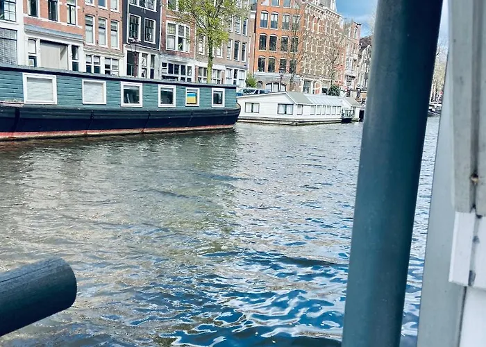 Family Hotel: Houseboat Bonnie