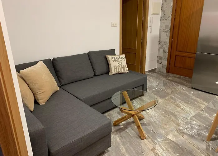 Hotel cerca del colegio: -Apartamentos Laguna-