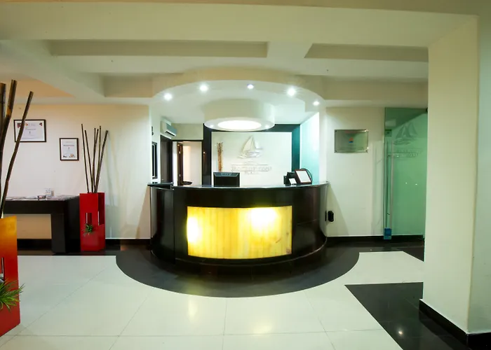 Pet Friendly hotel: Hotel Portonovo Plaza Malecon