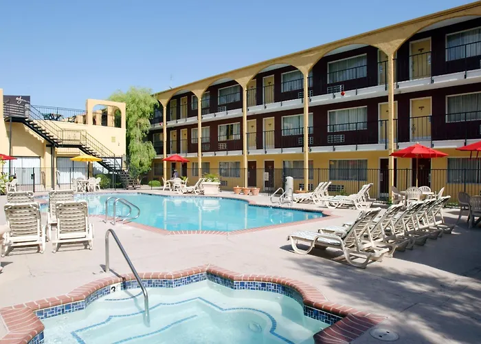 3 star hotel: Mardi Gras Hotel & Casino