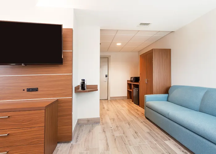 Holiday Inn Express & Suites - Beachfront By Ihg