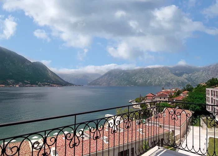 Huma Bay And Villas