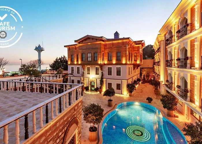 Hot Tub in Room Seven Hills Palace & Spa