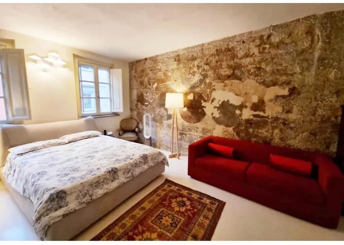 Luxury Tower House In Heart Of
