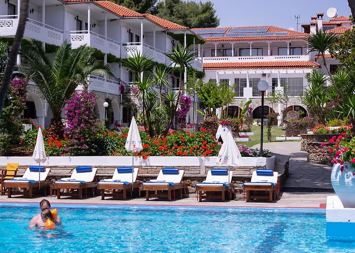 Hotel met zwembad: Porfi Beach Hotel