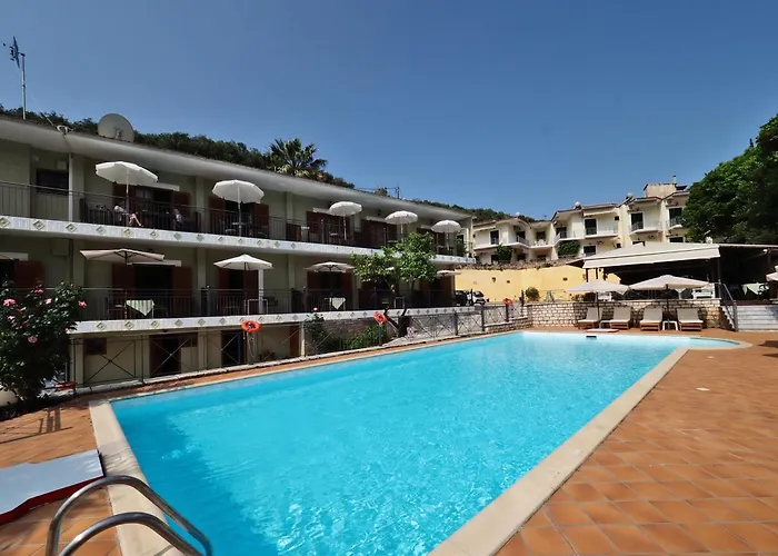 Cheap hotel: Bella Vista Hotel Studios & Apartments