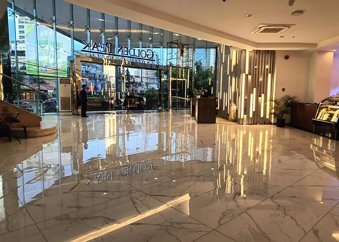Golden Peak & Suites Powered By Cocotel