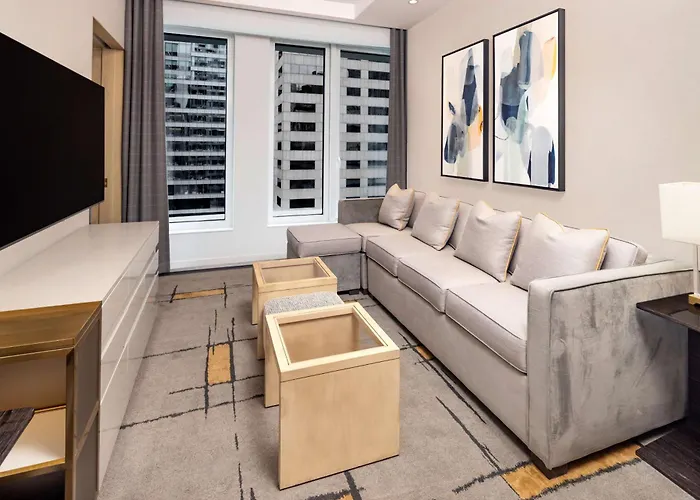 Airport Hotel: Hilton Club The Central At 5Th New York